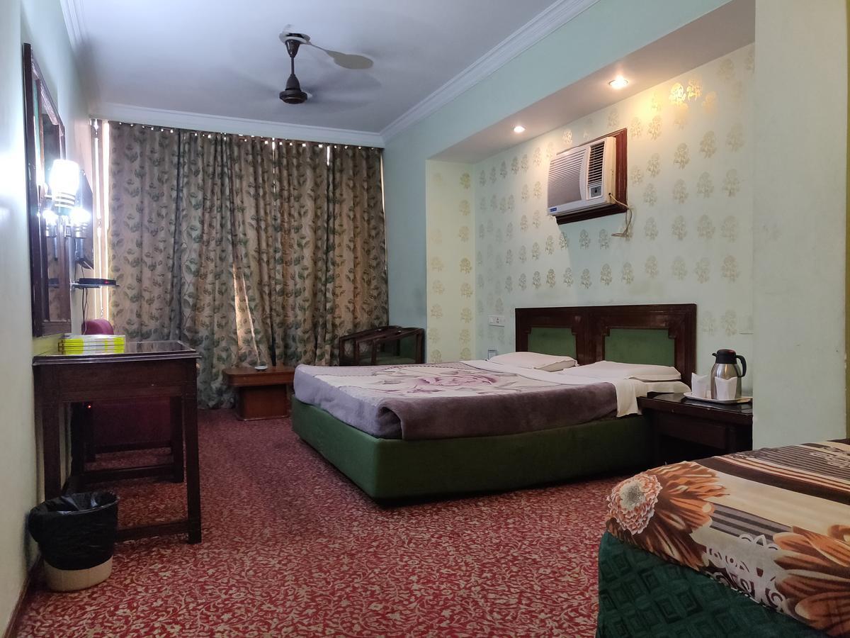 Hotel Premier Jammu Ngoại thất bức ảnh